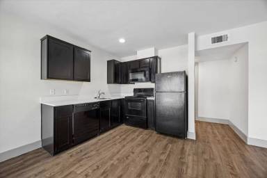 Main picture of 4300 Rosslyn Rd