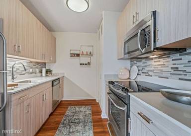 Main picture of 500 N Kingsbury St