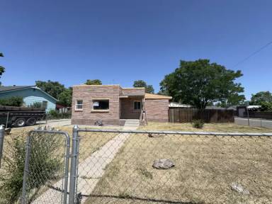 Main picture of 4950 Milwaukee St