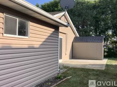 Main picture of 836 3rd St NE