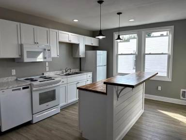 Main picture of 326 E Broadway