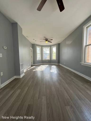 Main picture of 8716 S Escanaba Ave