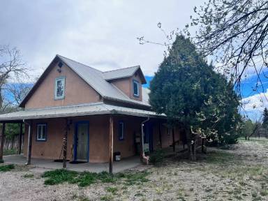 Main picture of 906 Kit Carson Rd