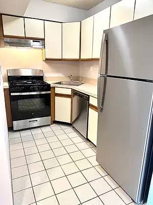 Main picture of 5409 108th St