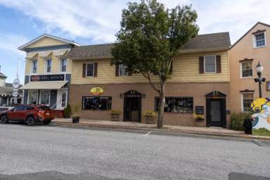 Main picture of 303 Saint John St