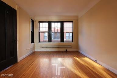 Main picture of 4409 N Wolcott Ave