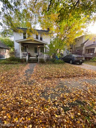 Main picture of 711 Park Ave