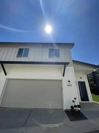 Main picture of 1411 N Pineview Ln