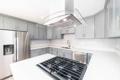 Main picture of 2103 East 6th Street