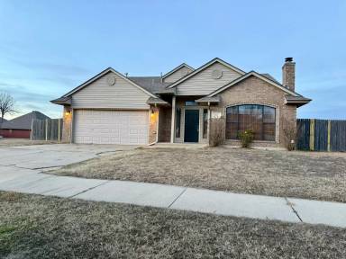Main picture of 721 SW 151st St