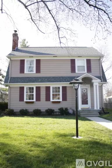 Main picture of 1309 W Gilbert St