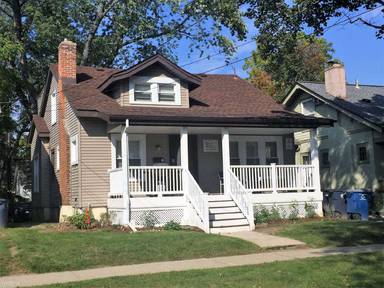 Main picture of 903 Dewey Ave