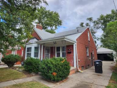 Main picture of 18290 Warwick St