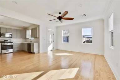 Main picture of 4732 Allen St