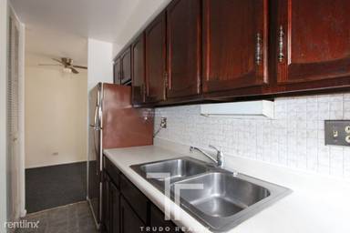 Main picture of 3825 N Pine Grove Ave