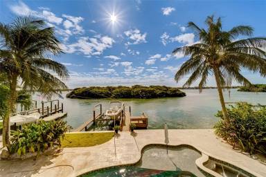 Main picture of 803 Harbor Dr