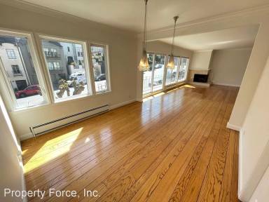 Main picture of 2030 Broadway St