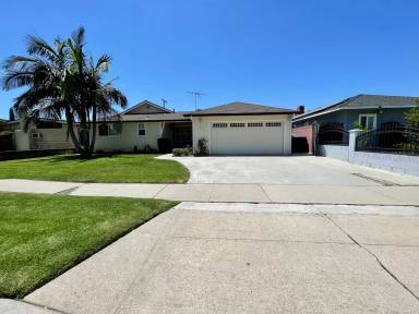 Main picture of 861 Helmsdale Ave