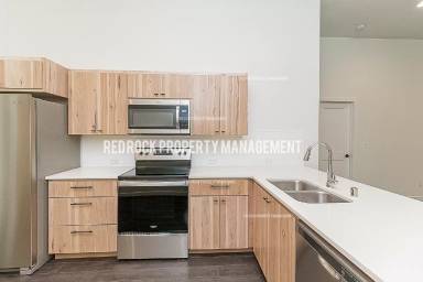 Main picture of 610 S Crescent Ln