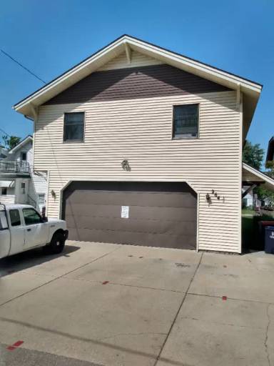 Main picture of 264 1/2 W 16th St
