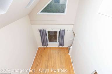 Main picture of 1336 W Melrose St