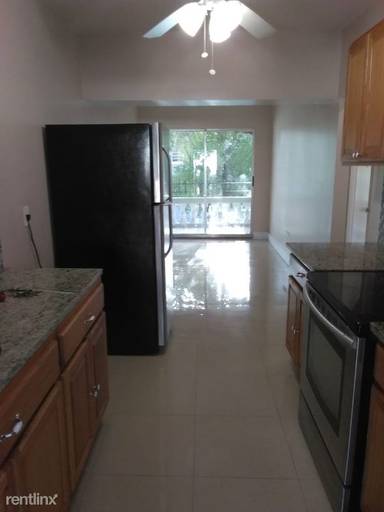 Main picture of 900 SW 16th Ave