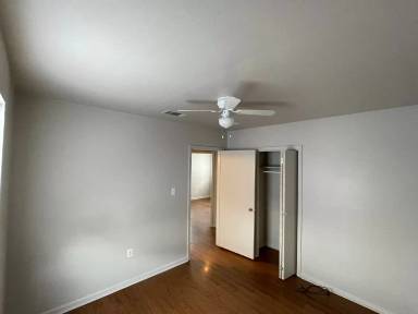 Main picture of 3719 Mistletoe St