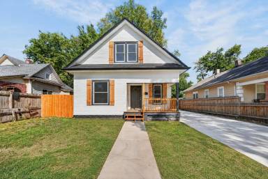 Main picture of 1134 N Jackson Ave