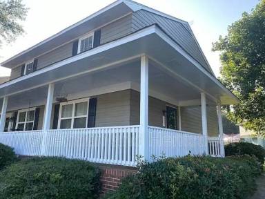 Main picture of 303 Lake Ave