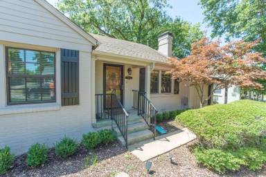 Main picture of 2644 E 19th St