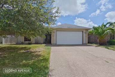 Main picture of 6853 Guinevere St