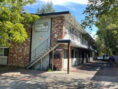 Main picture of 540 Coombs St