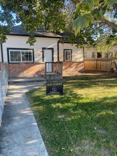 Main picture of 128 13th Ave N