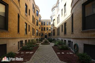 Main picture of 1220 N Dearborn St