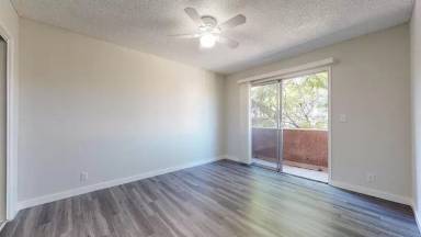 Main picture of 400 N Serrano Ave