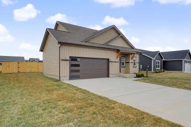 Main picture of 366 Galway Dr