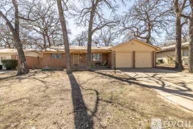 Main picture of 4732 Leonard St