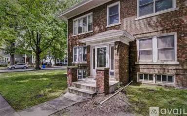 Main picture of 627 W Cedar St