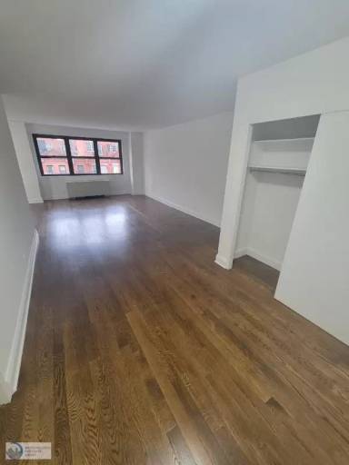 Main picture of 400 E 89th St Apartments