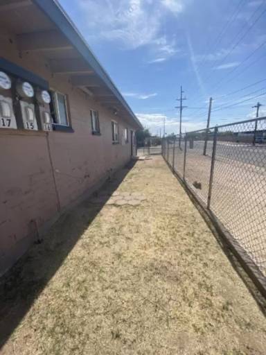 Main picture of 240 W Sahuaro St