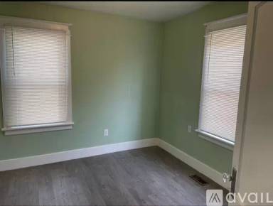 Main picture of 12 Bank St