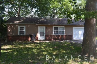 Main picture of 3361 SE Girard St
