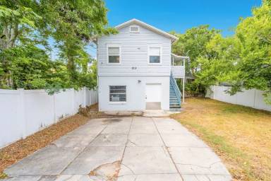 Main picture of 213 N Oleander Ave