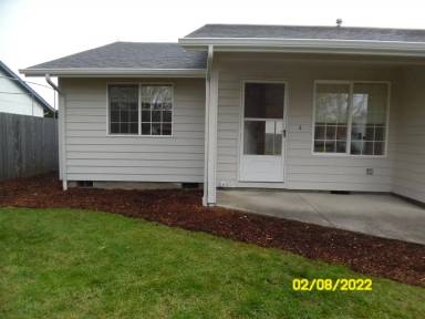 Main picture of 994 SW Oriole St