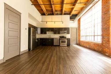 Main picture of 570 S Front St