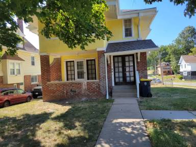 Main picture of 300 Cypress Ave