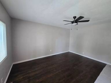 Main picture of 3105 SE Girard St