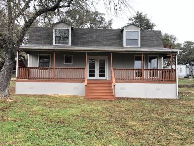 Main picture of 207 Oaklane St