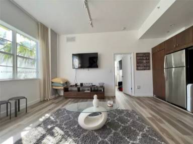 Main picture of 935 Euclid Ave