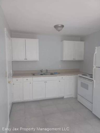 Main picture of 1455 W 24th St